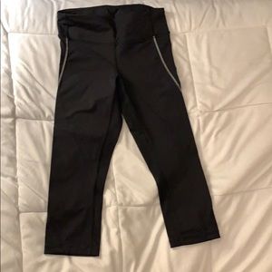 Lululemon size 4 black Capri luxtreme legging